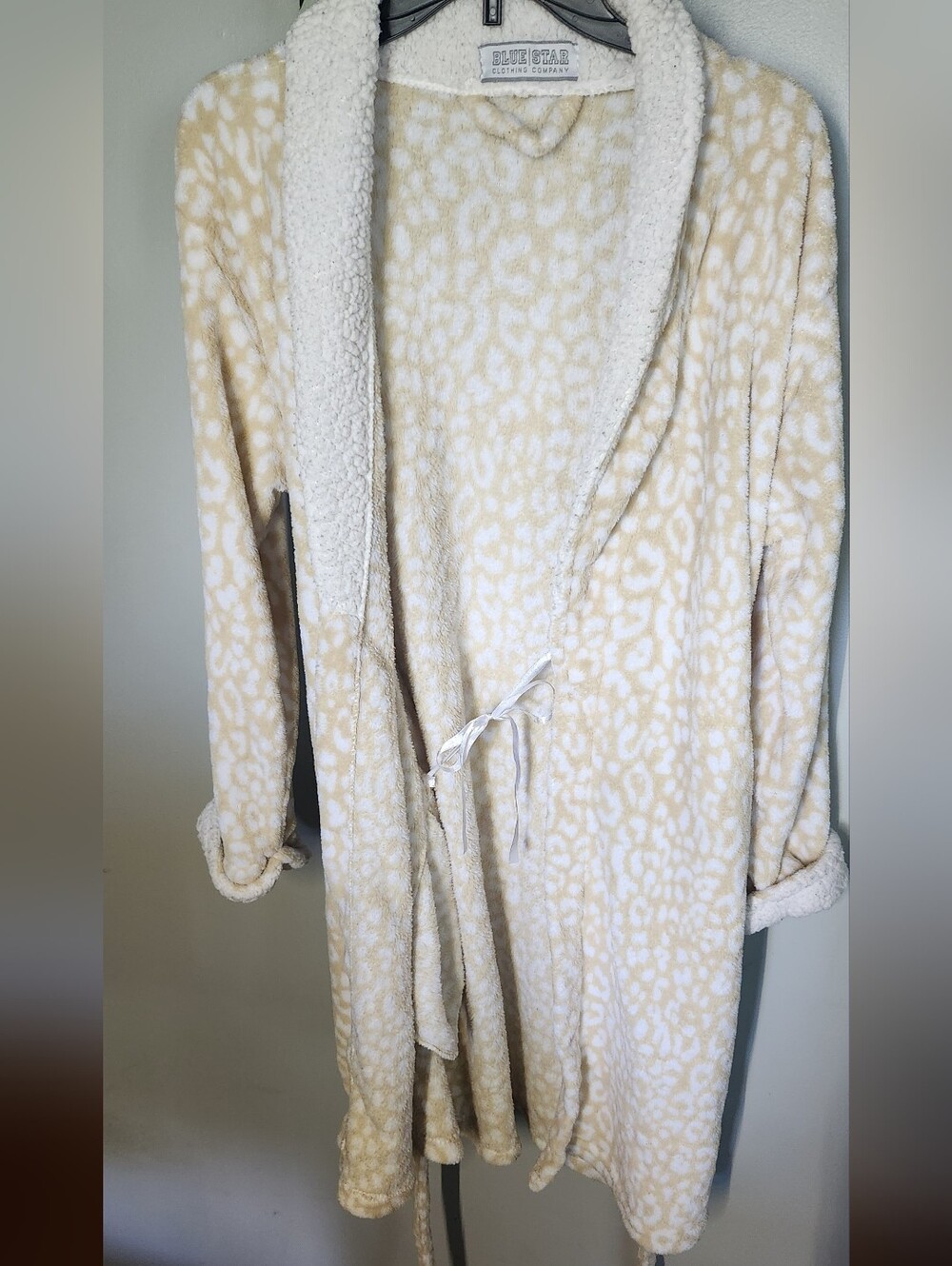 Fuzzy Deer Print Robe in Cream & White